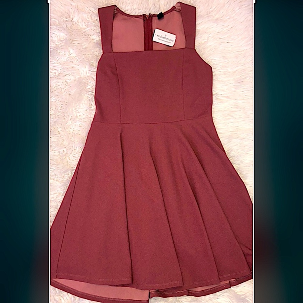 Dress - Picture 1 of 2